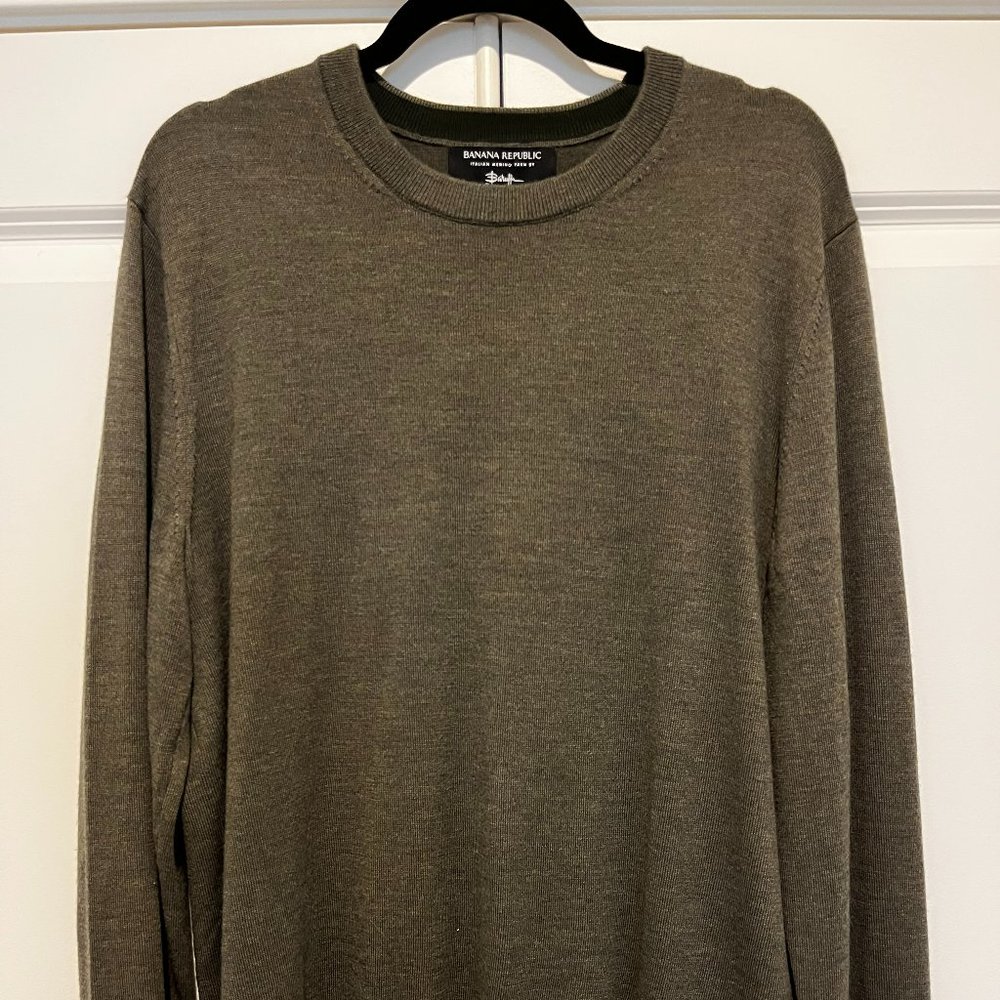Banana Republic Merino Sweater - Lightly Used Olive Green  Size Large